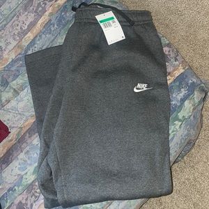 NWT NIKE MENS GREY SWEATPANTS NEVER WORN XL